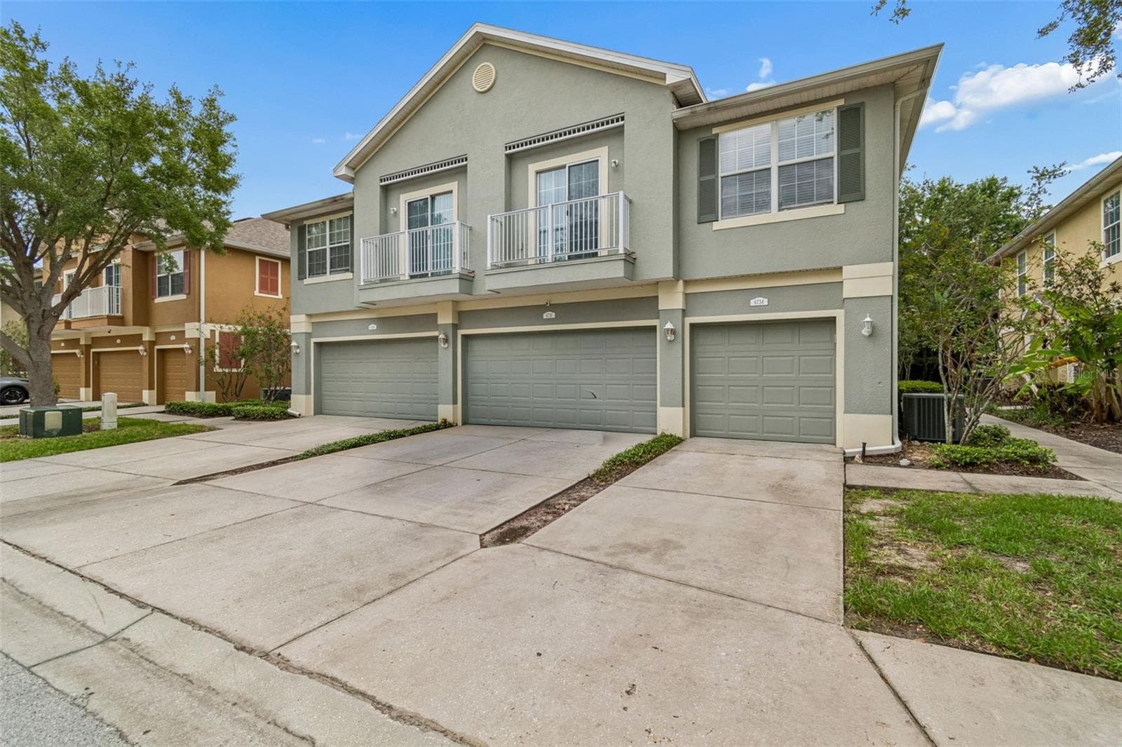 6734 Breezy Palm Dr