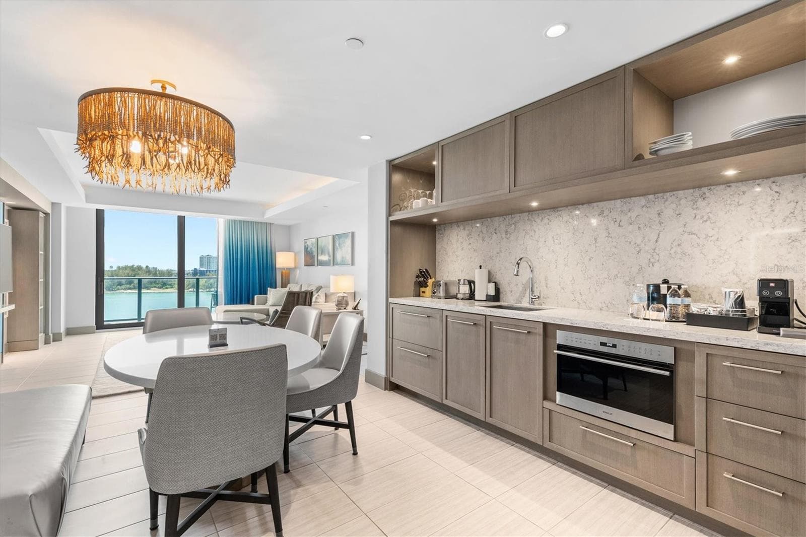691 S Gulfview Blvd #815