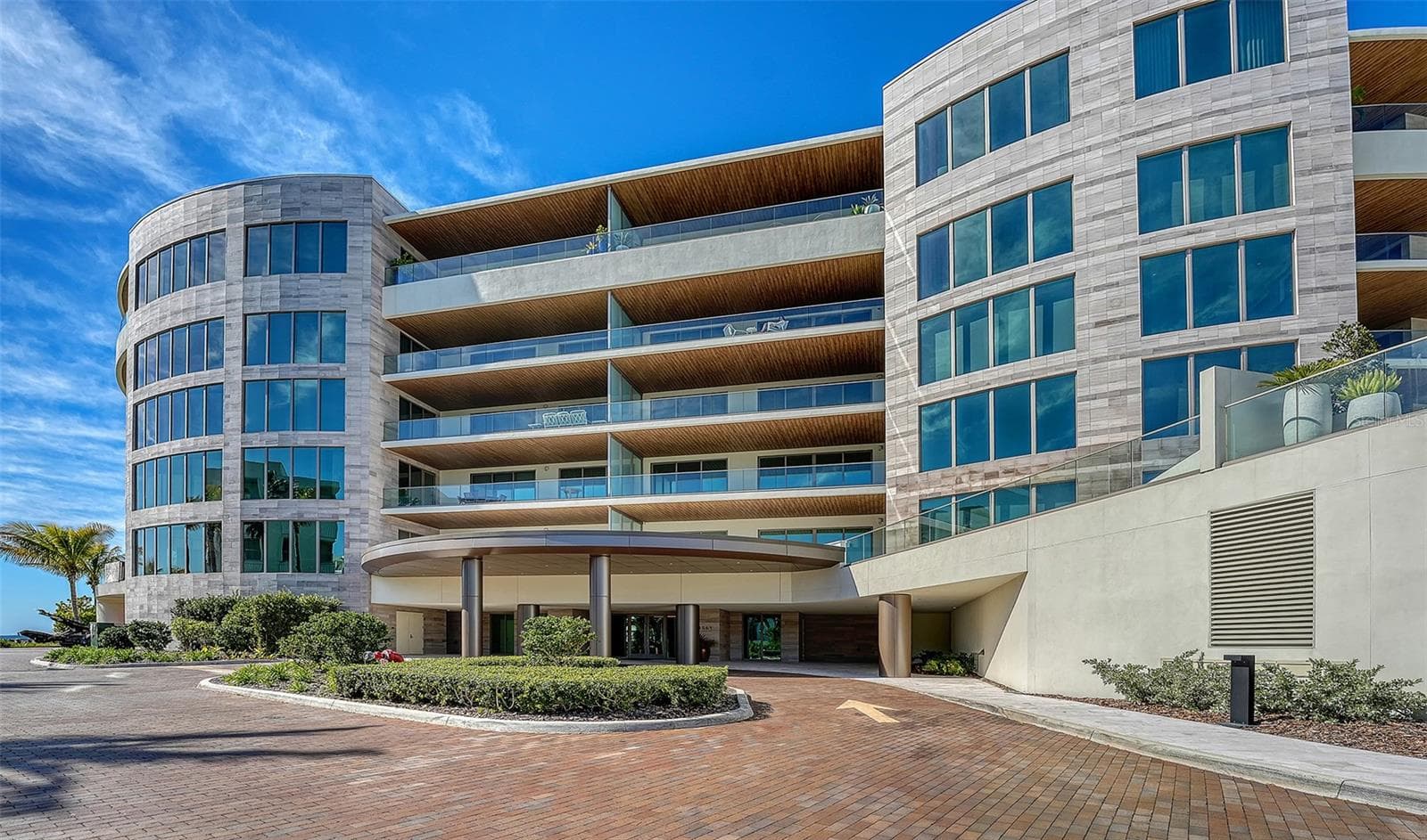 1561 Gulf Of Mexico Dr #403 photo 3
