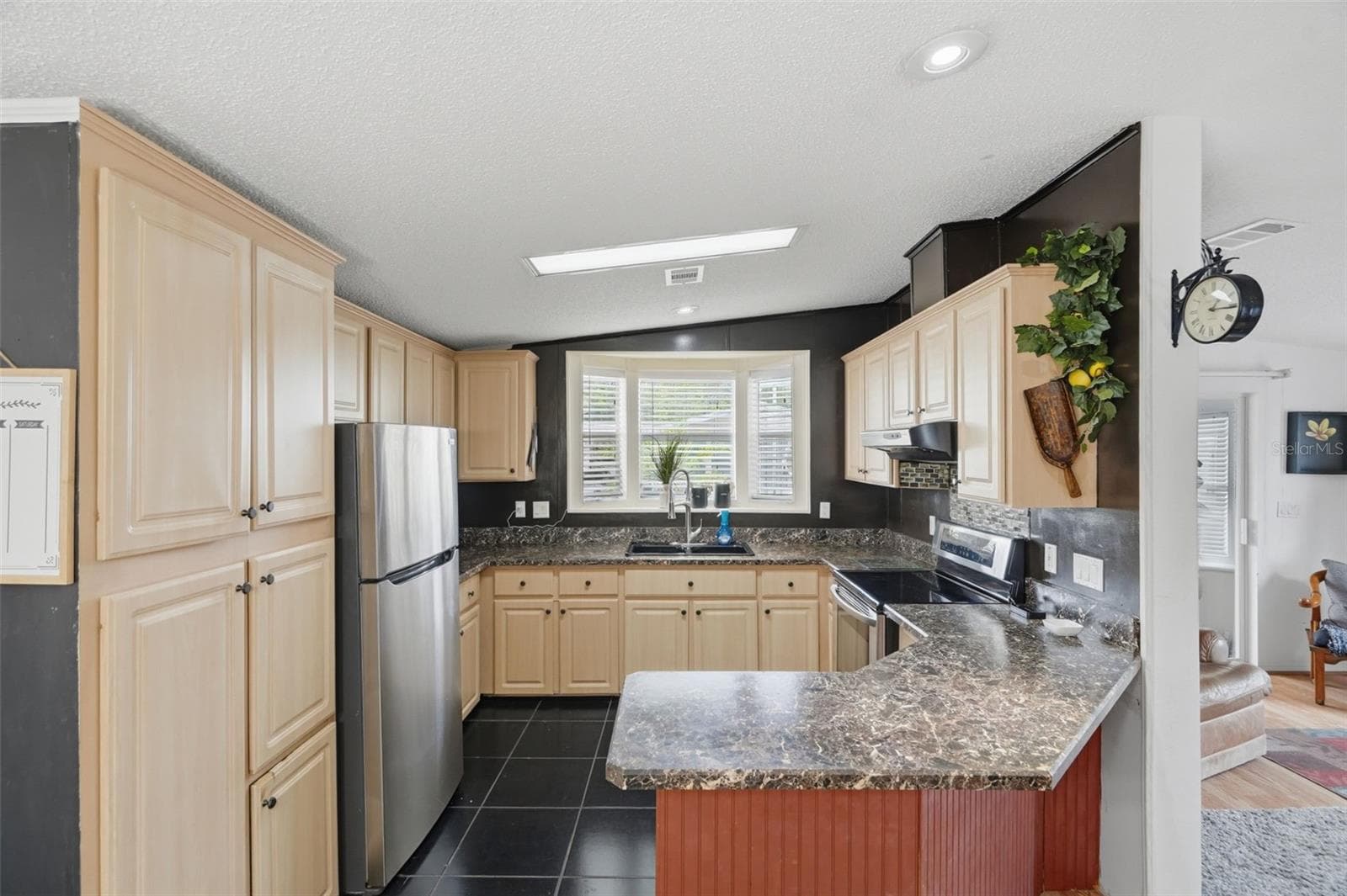 6907 Americana Dr NE #101 photo 4