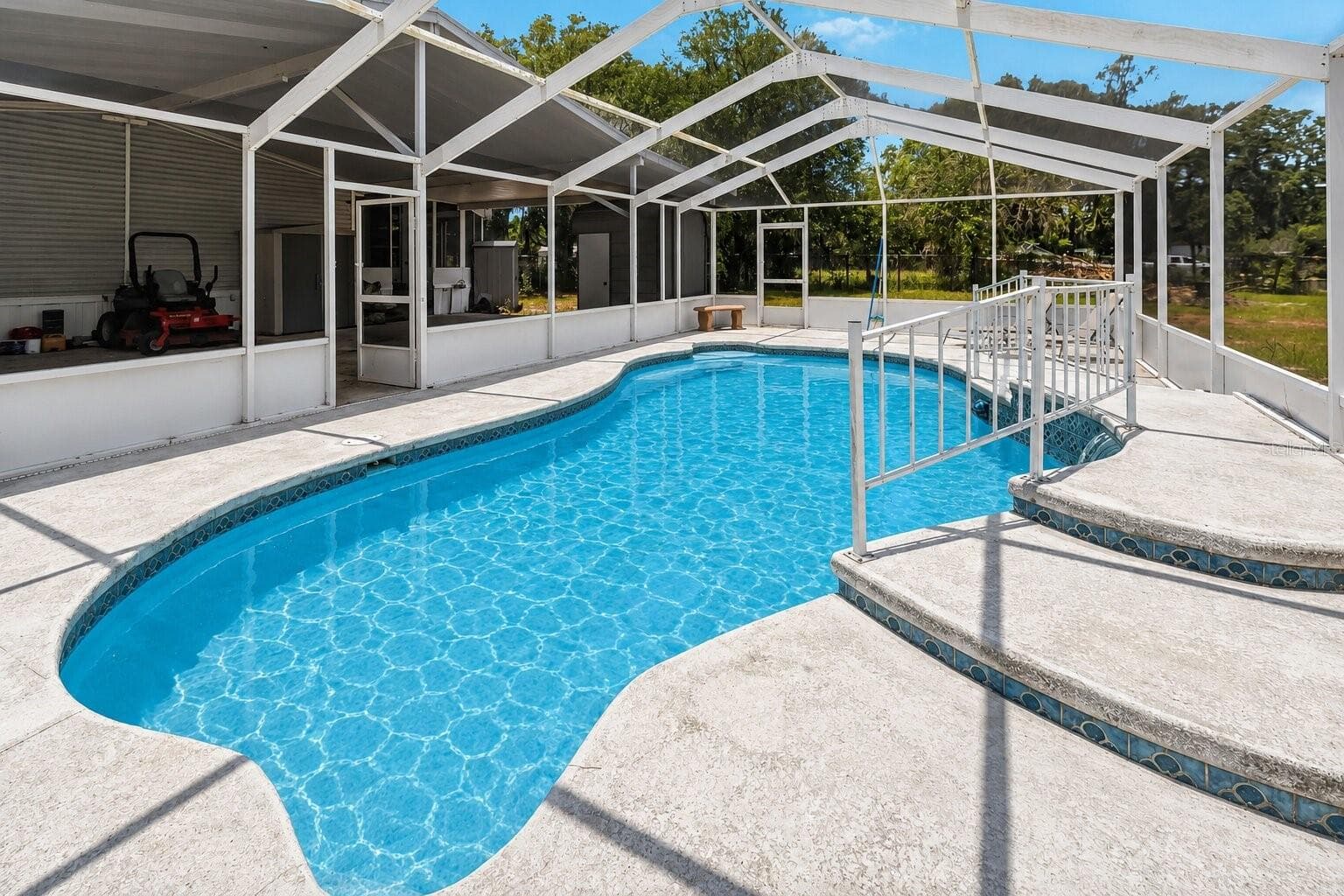 12104 Woodside Dr photo 2