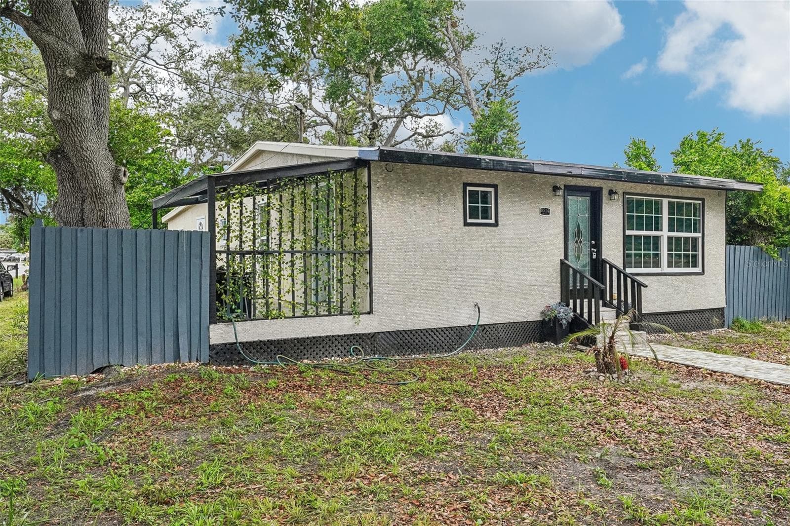 8514 N Branch Ave photo 4