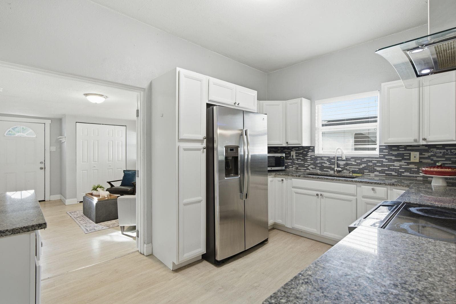 2815 N Taliaferro Ave photo 5