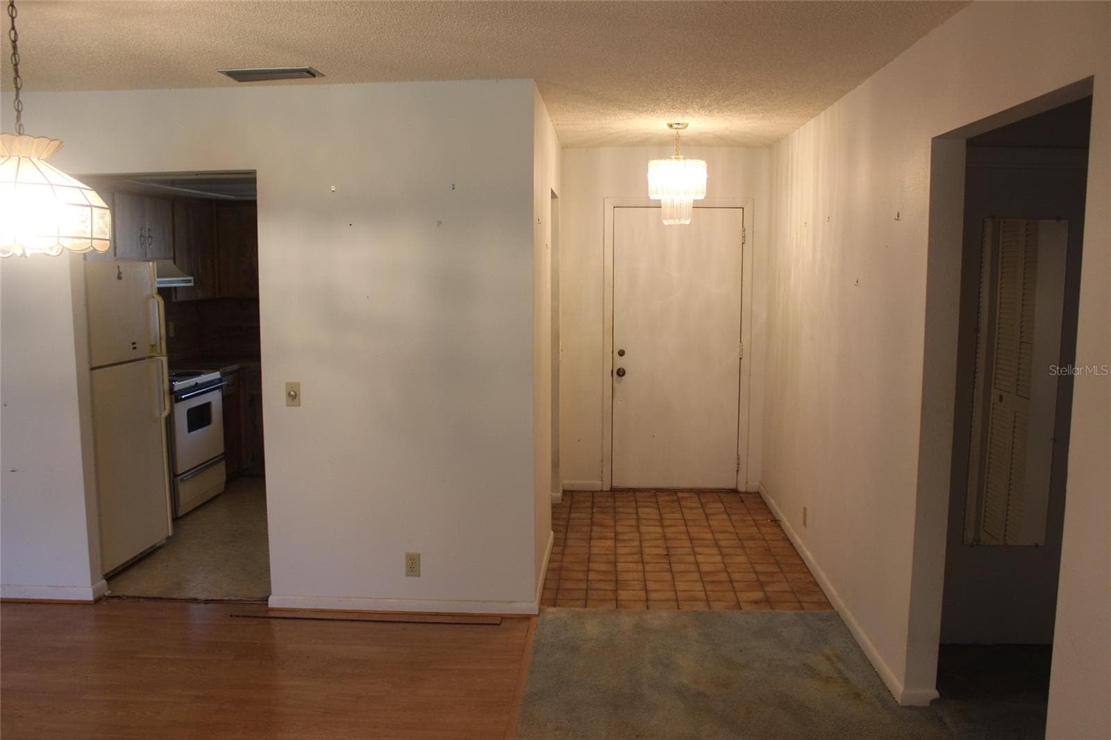 649 Broadmoor Cir photo 4