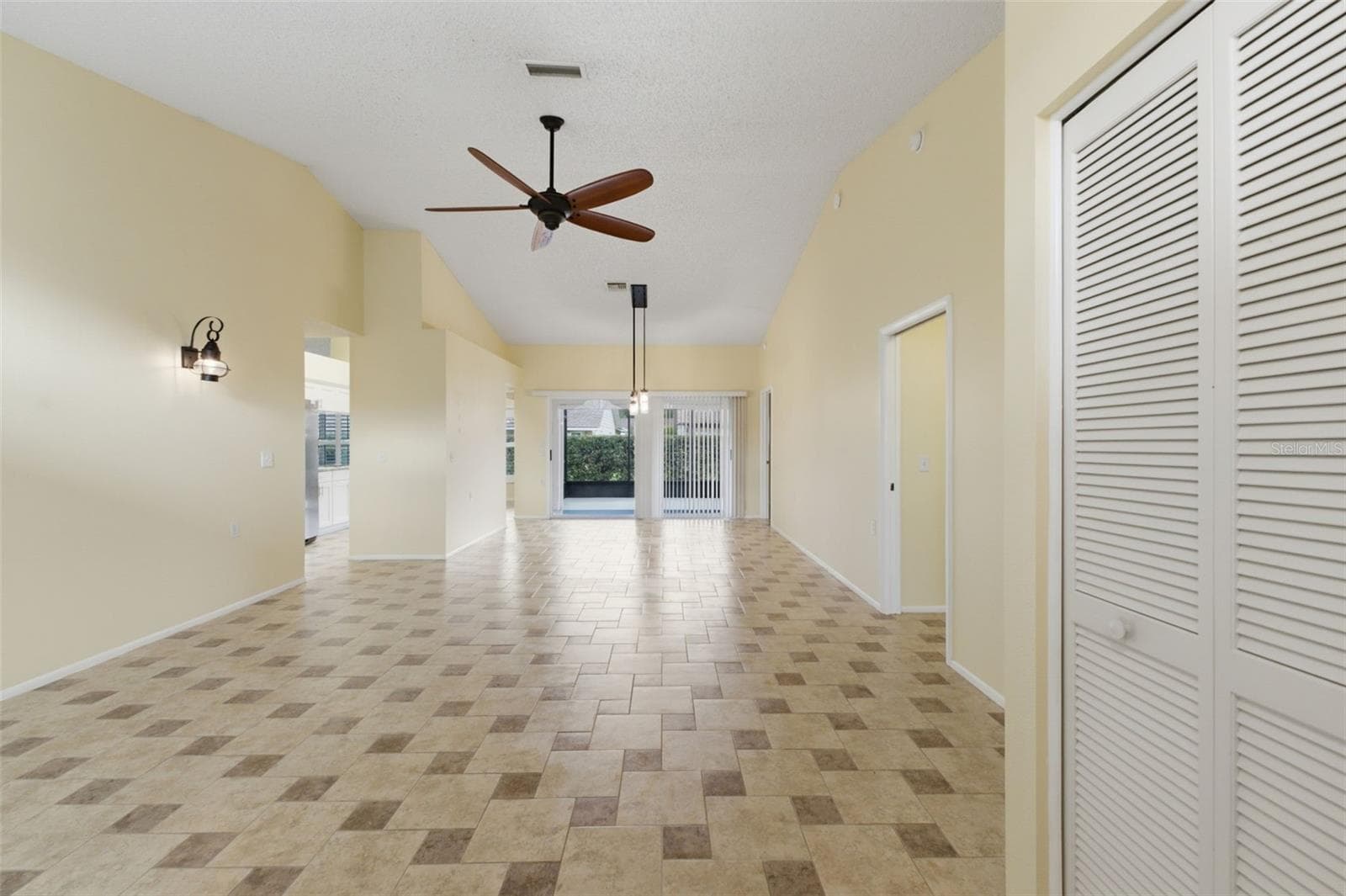 6525 Pine Walk Dr photo 3