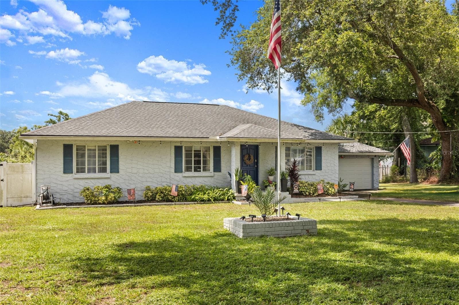 920 Alicia Ave photo 4