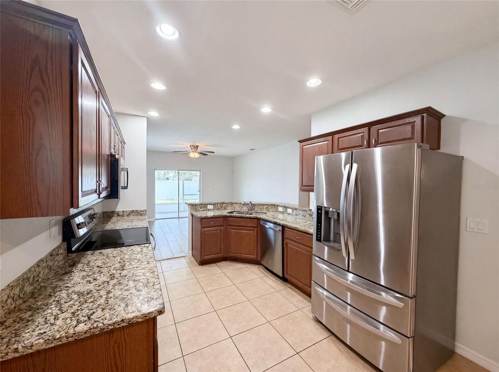 1048 Bethpage Rd photo 3