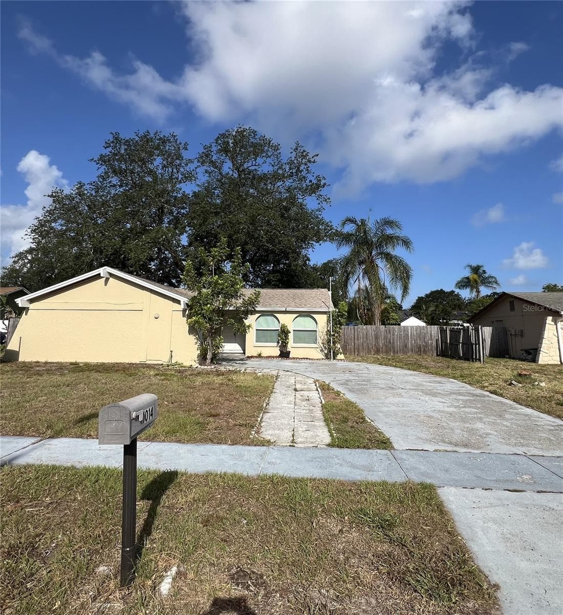 1014 Stonefence Way photo 3