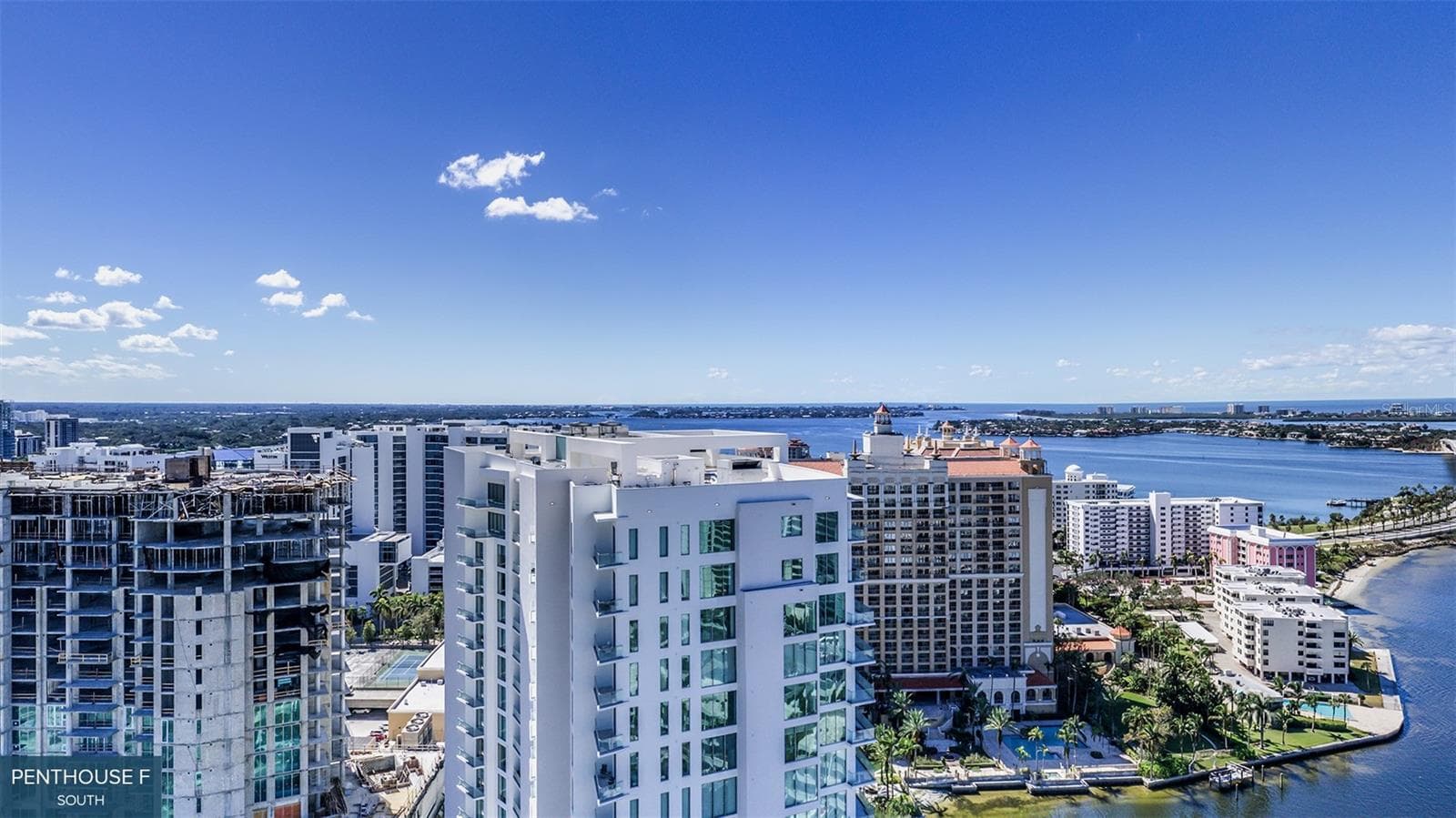 555 Quay Cmn #2001