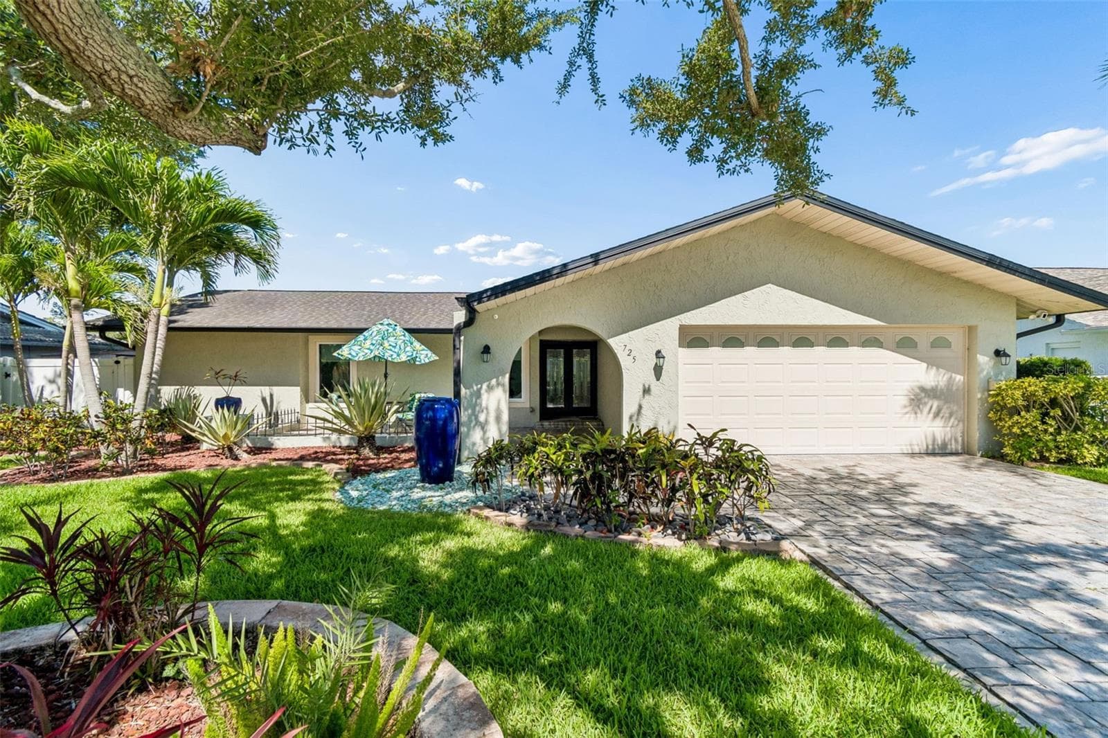 725 Del Oro Dr