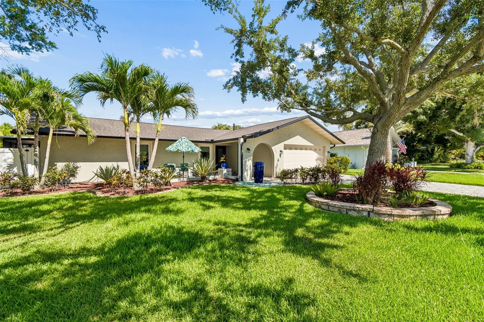 725 Del Oro Dr photo 4