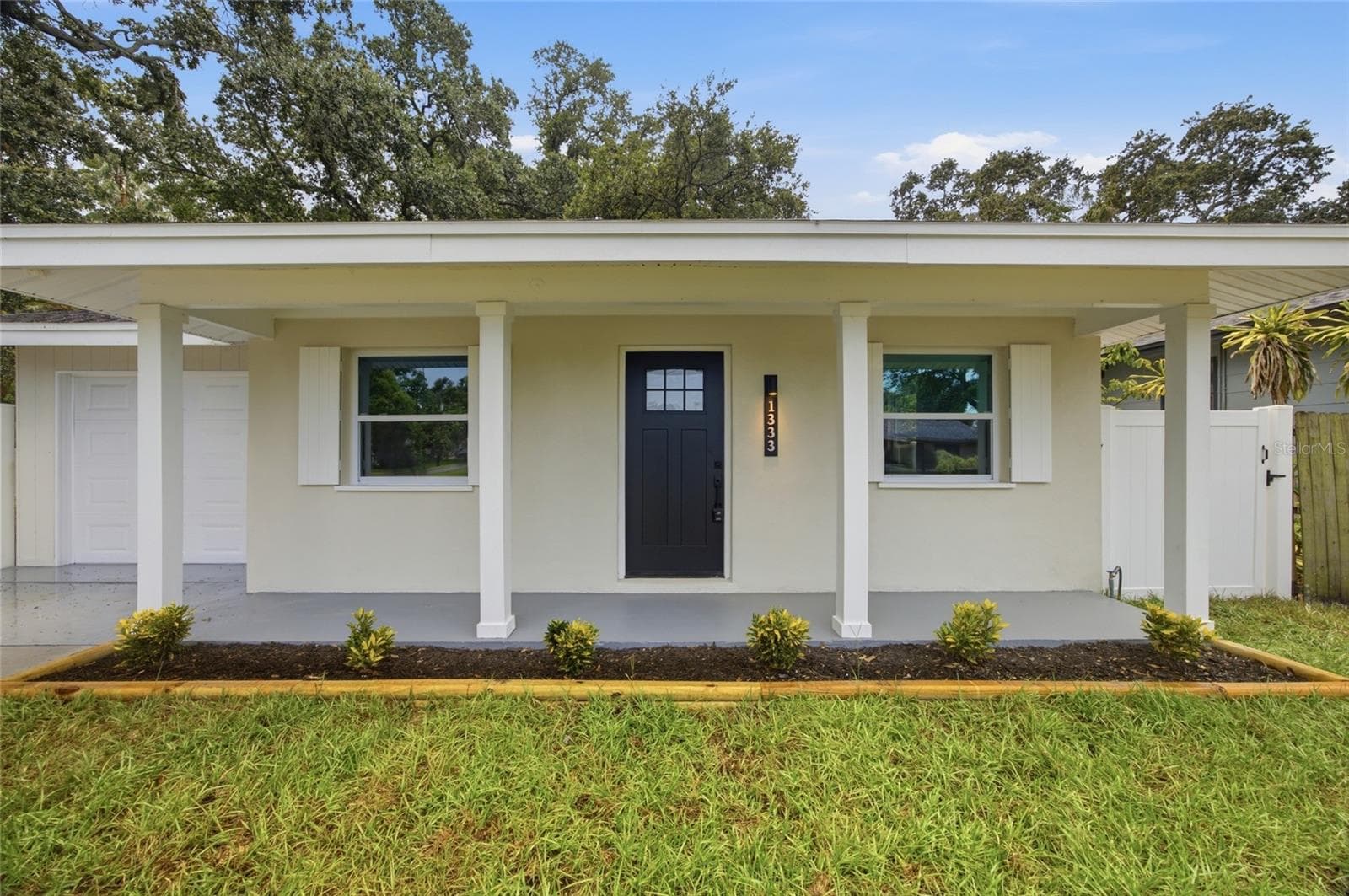 1333 Overlea St photo 4