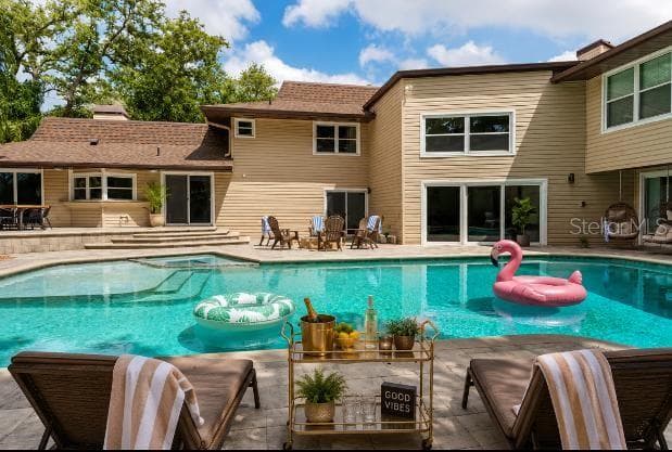 1584 Oak Lane photo 3