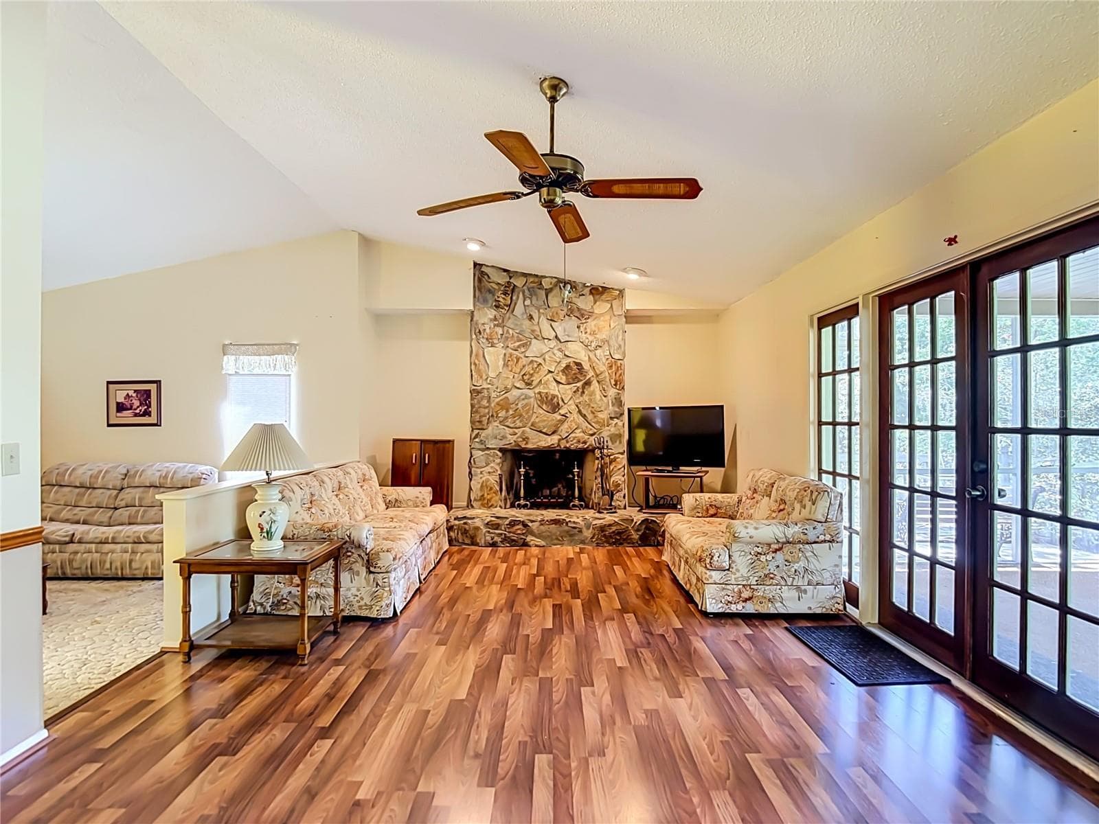 10050 Deer Ln photo 3