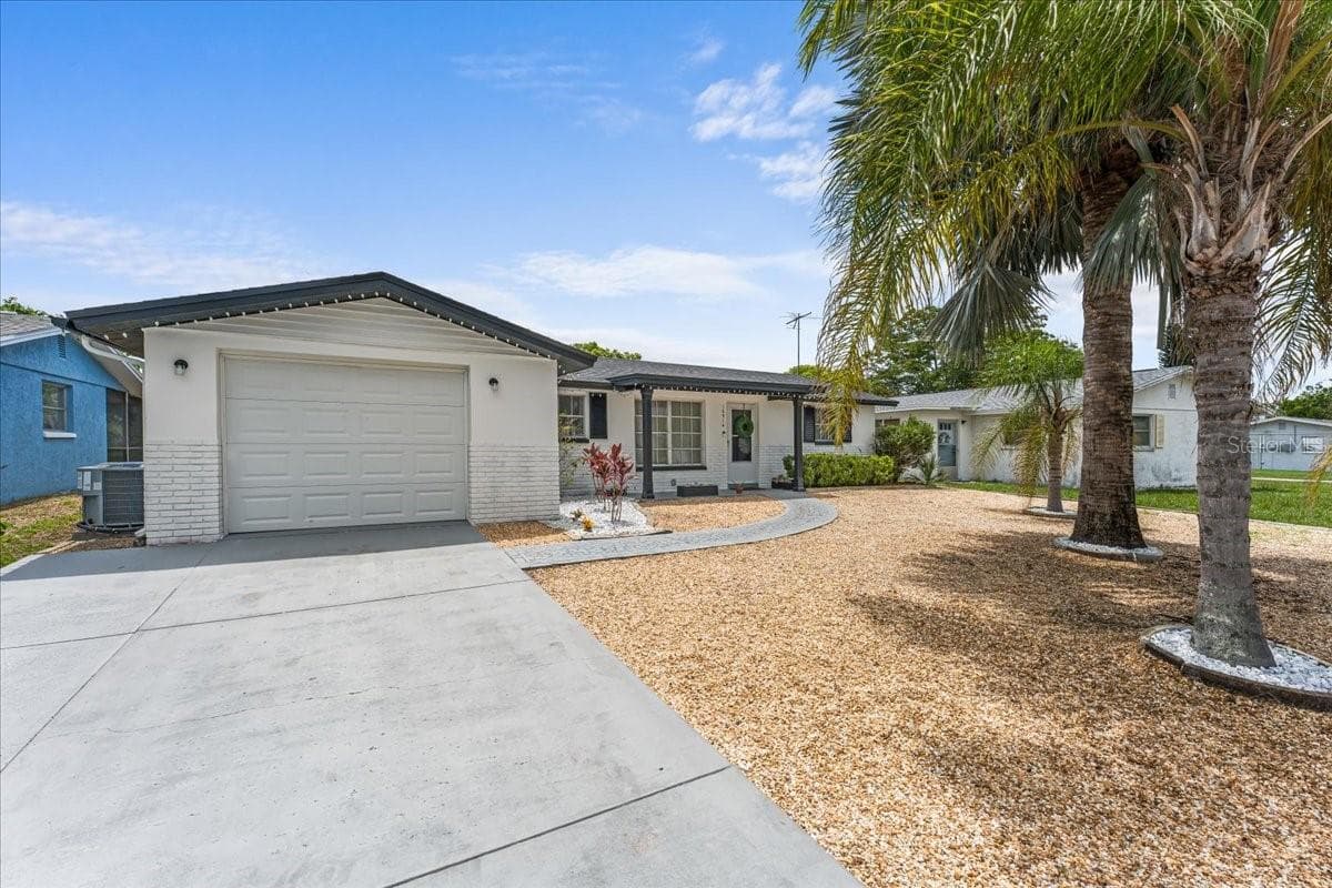 10914 Oakdale Ave photo 3