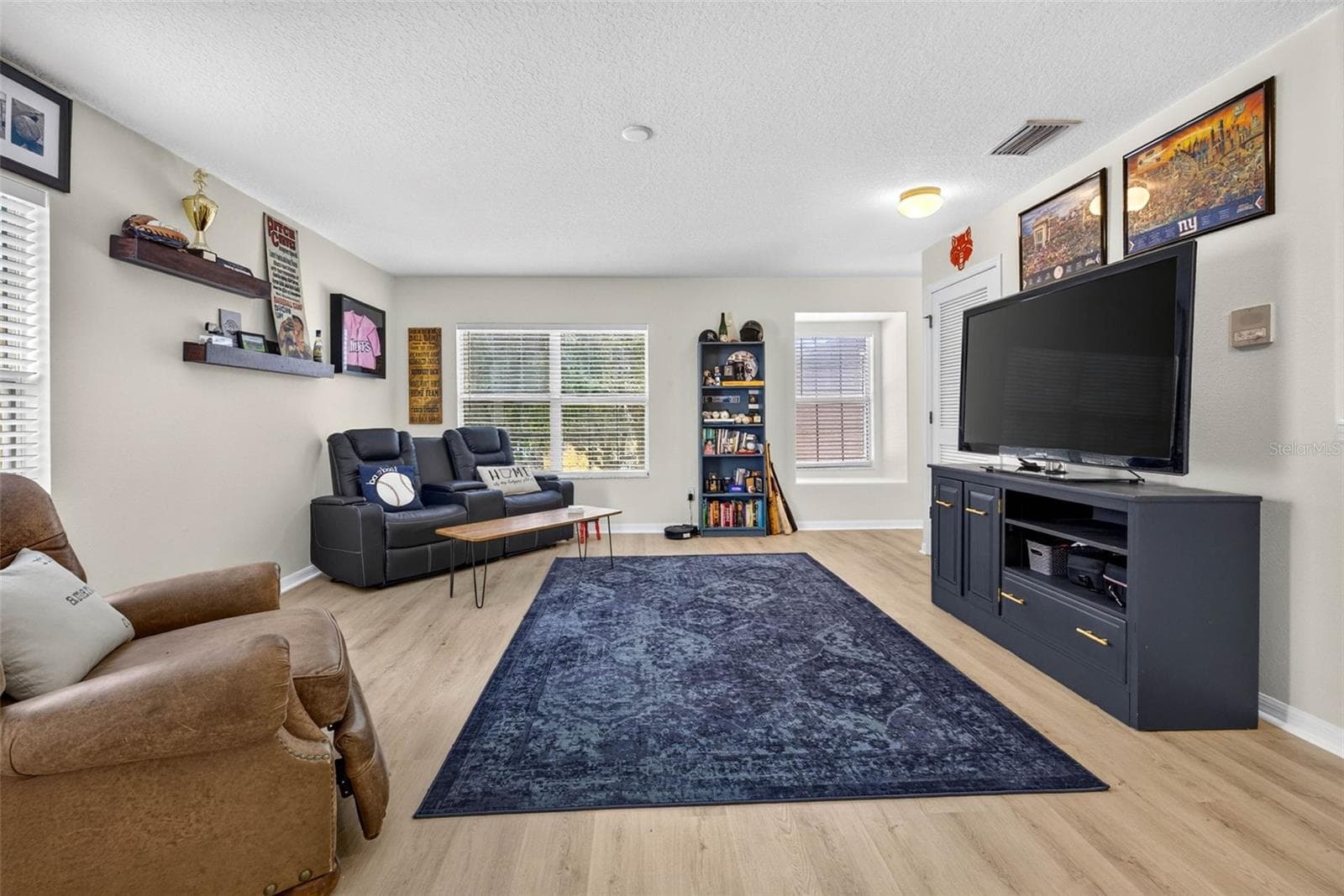 7360 Bridgeview photo 3
