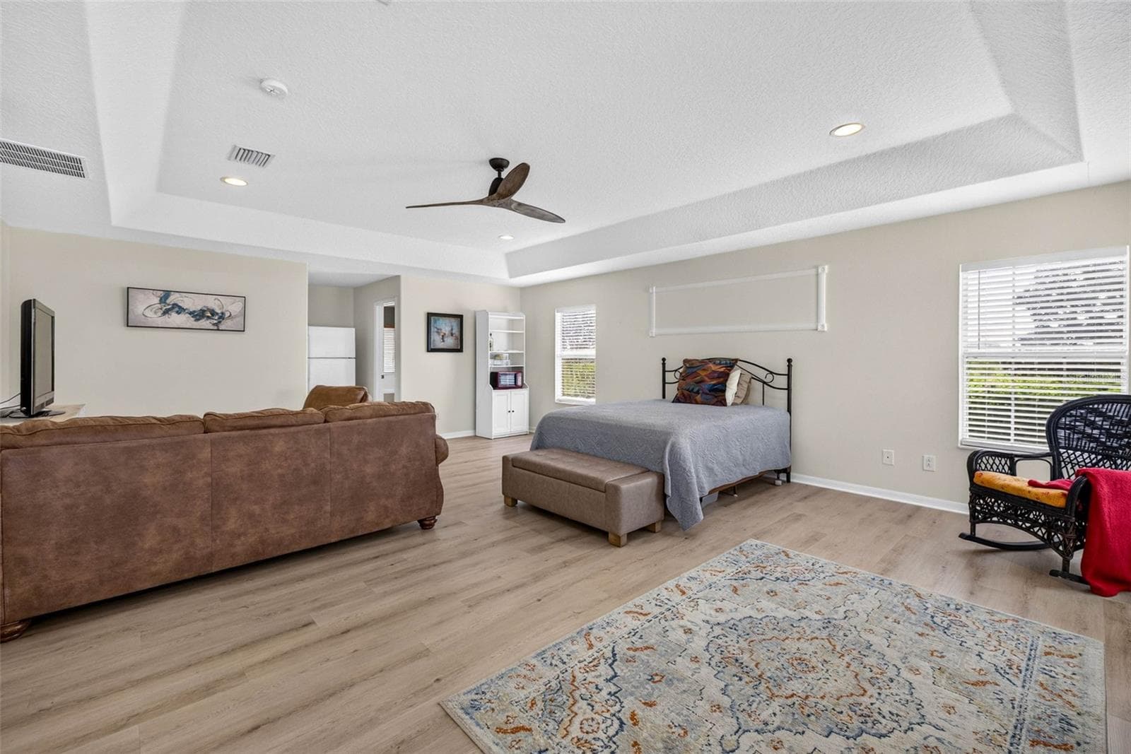 7360 Bridgeview photo 4