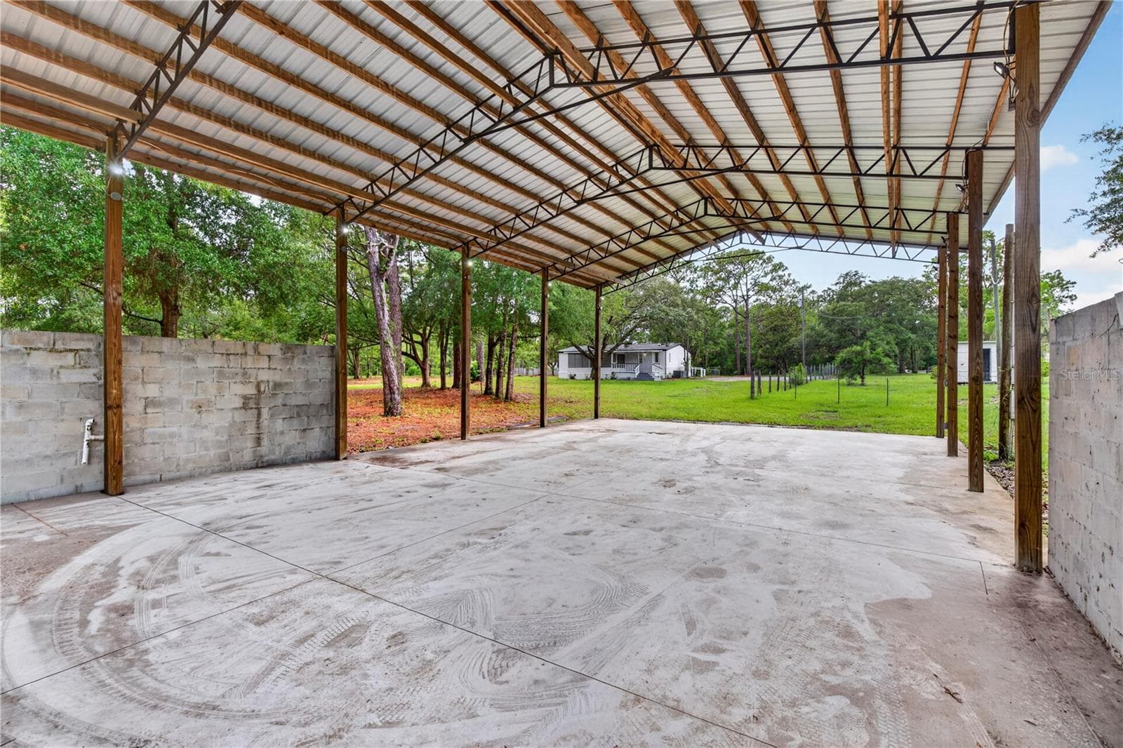 17544 Galveston St photo 5
