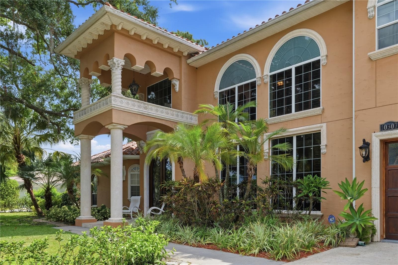 10307 Reclinata Ln photo 3