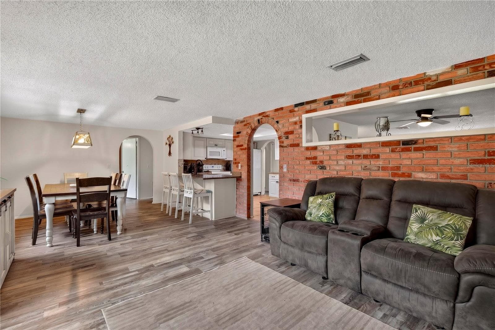 13129 Filbert St photo 4