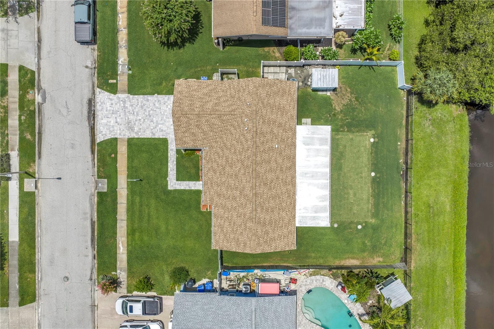 5812 16th Ln NE photo 3