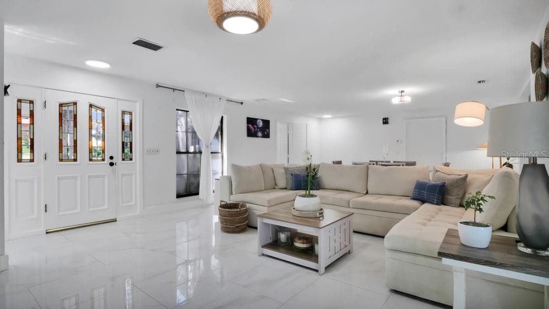 1307 Normandy Cir photo 3