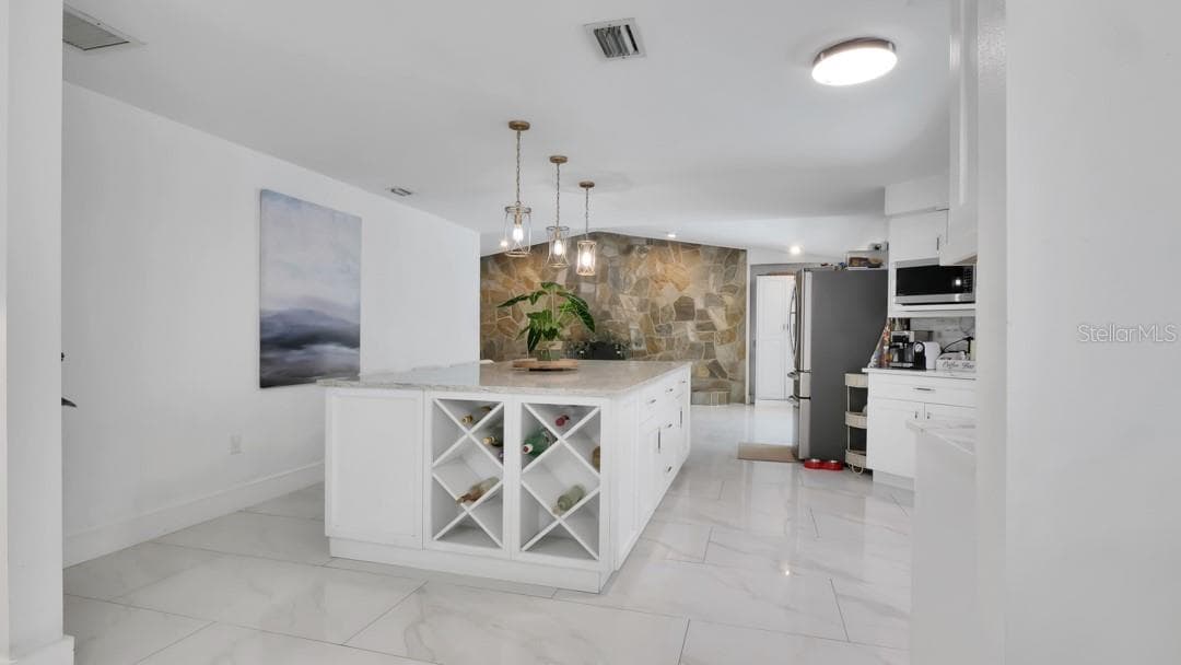 1307 Normandy Cir photo 5