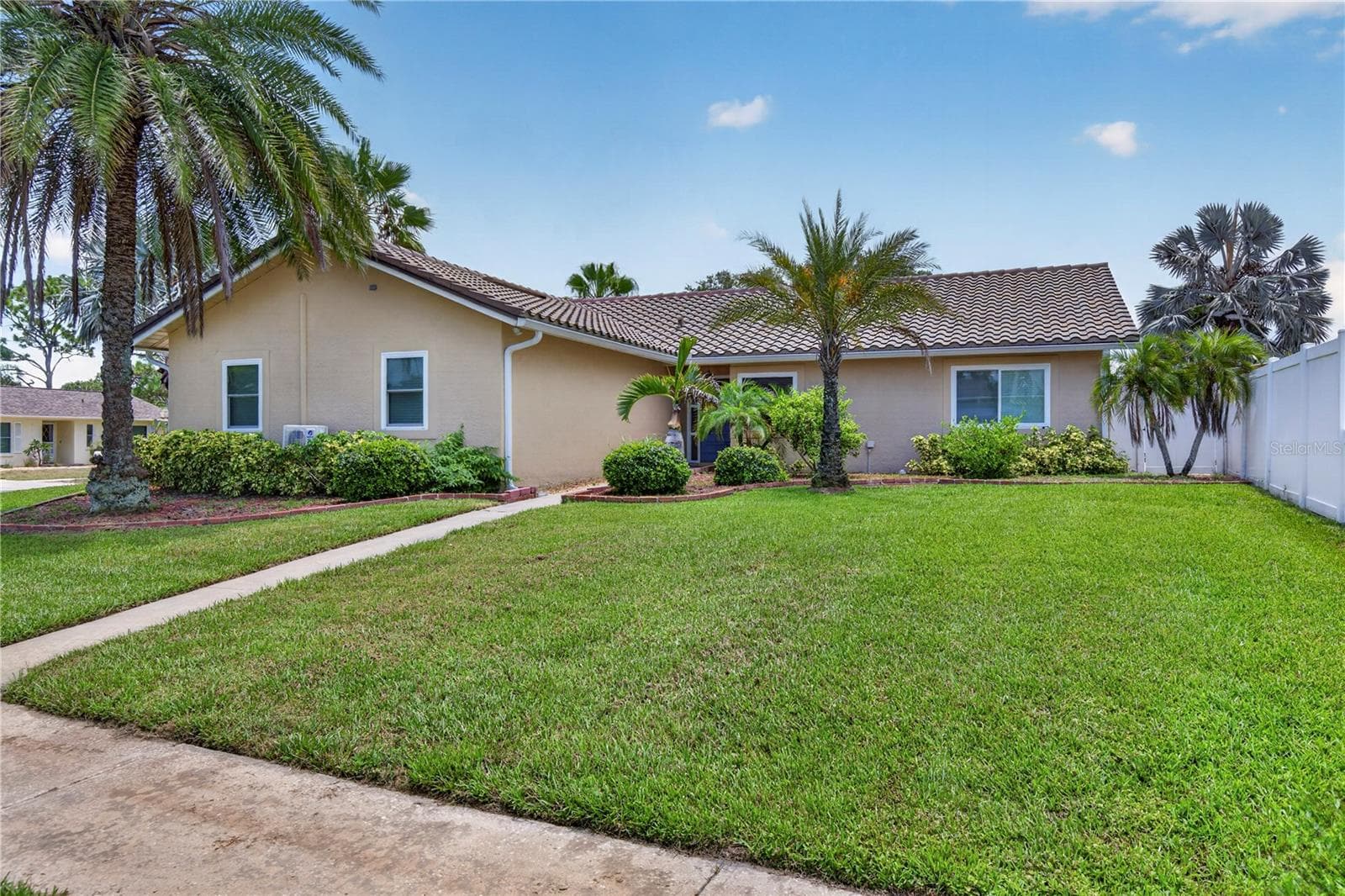 4831 Blue Jay Cir photo 2