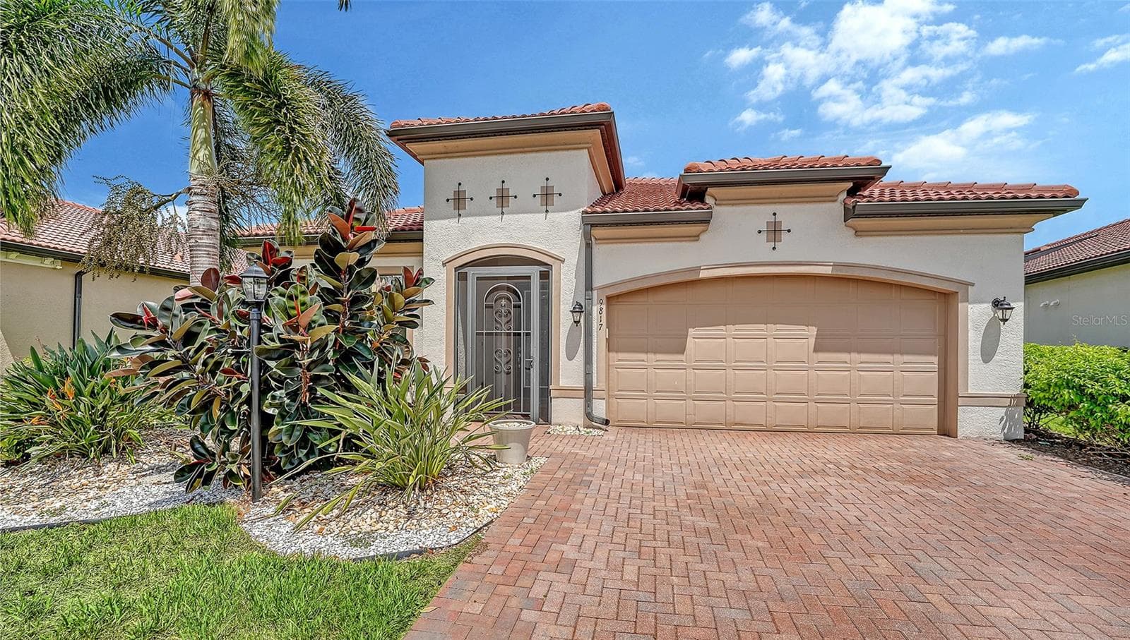 9817 Marbella Dr photo 3