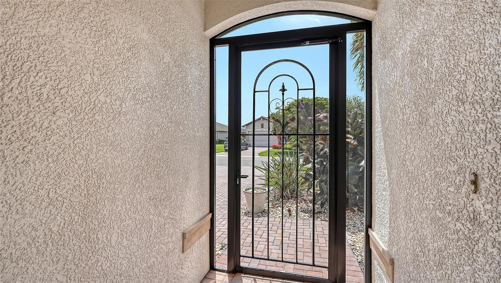 9817 Marbella Dr photo 4