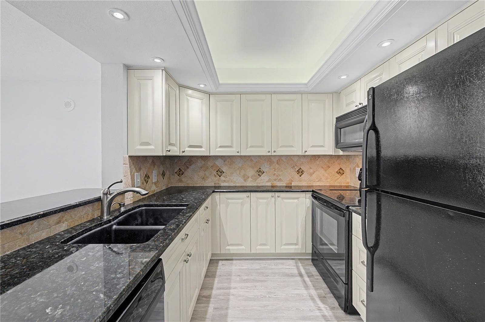 800 Cove Cay Dr #5G photo 3