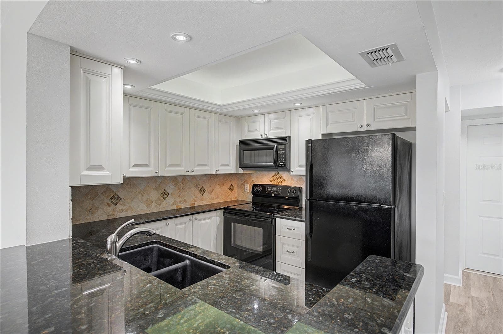 800 Cove Cay Dr #5G photo 4