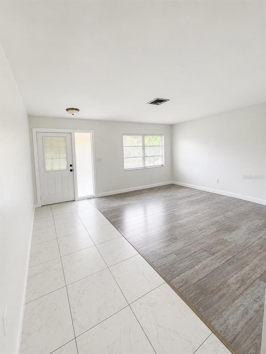 2428 Linwood Dr photo 3