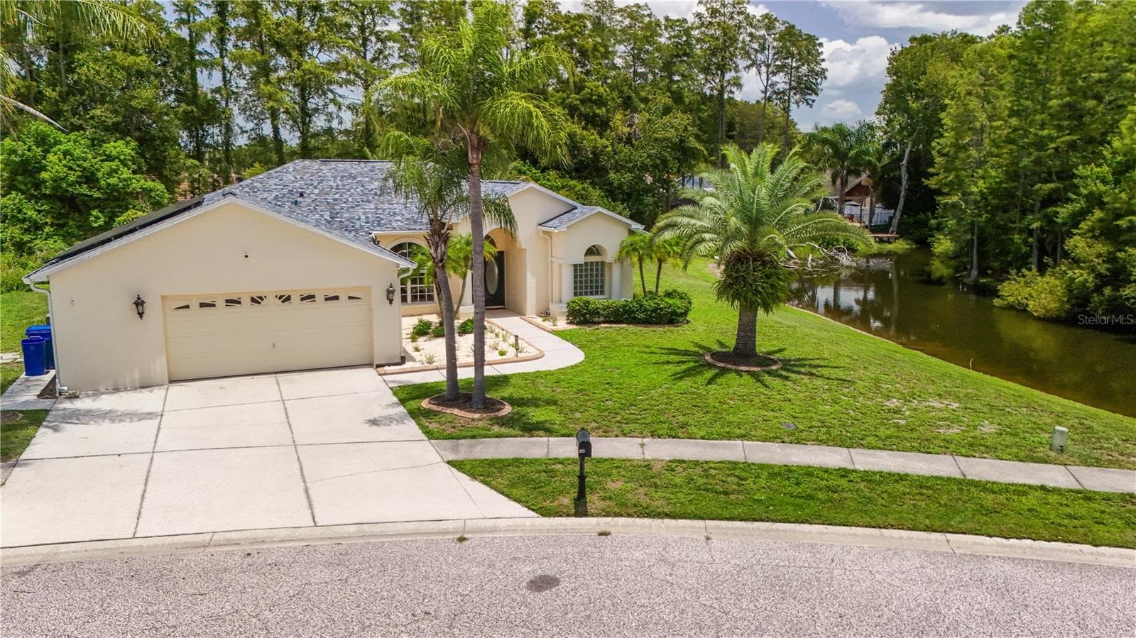 8153 Baytree Dr photo 3