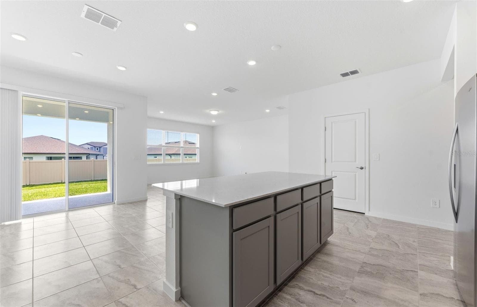 9804 Redwood Heights Loop photo 4