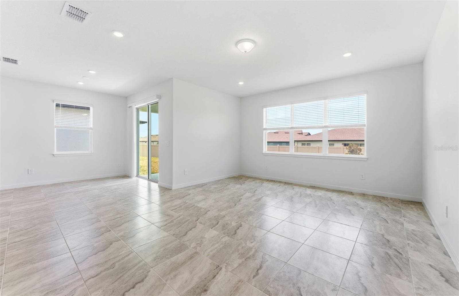 9804 Redwood Heights Loop photo 5