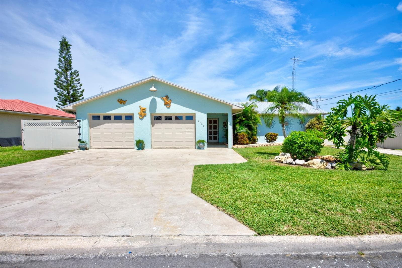 4266 Deleon Dr photo 3