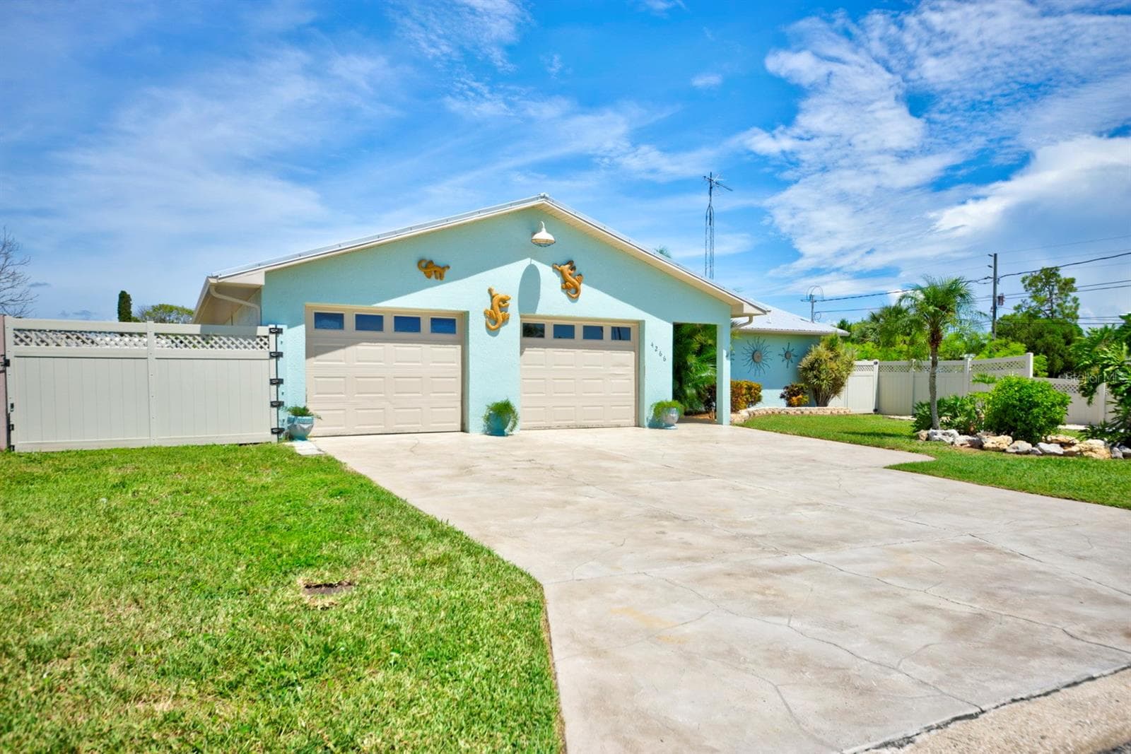 4266 Deleon Dr photo 5