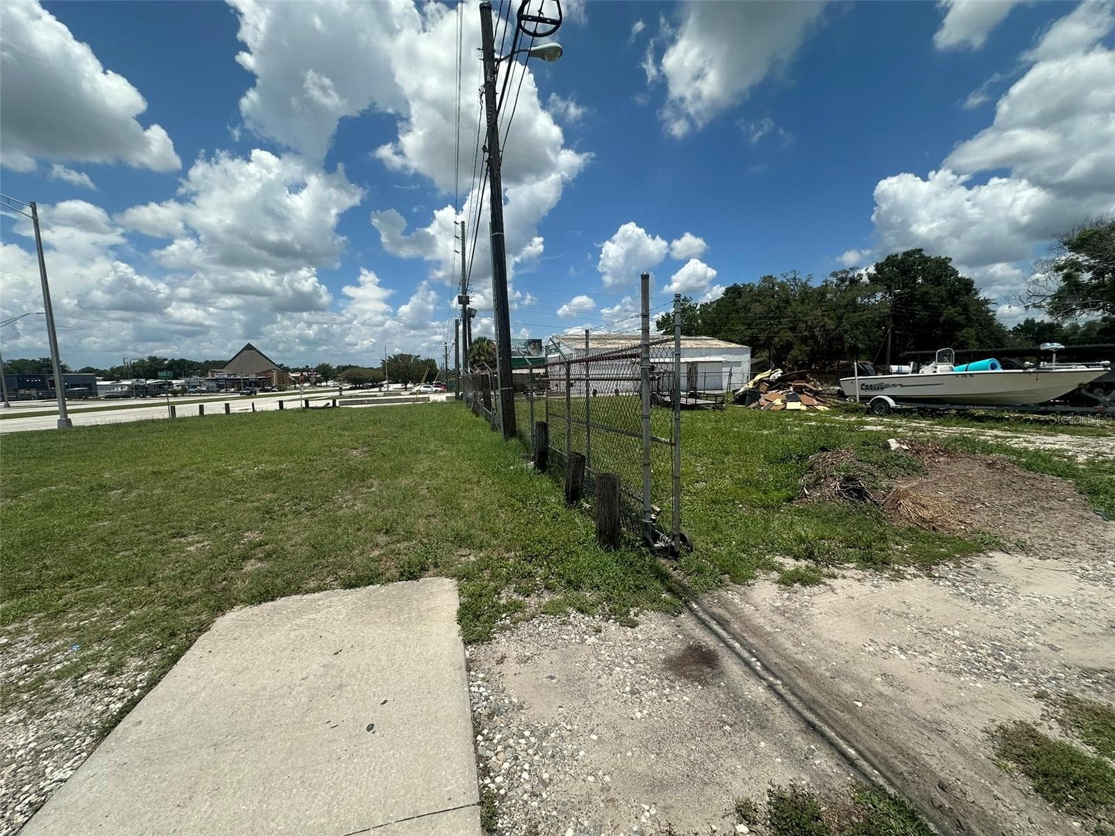 1701 W Memorial Blvd photo 3