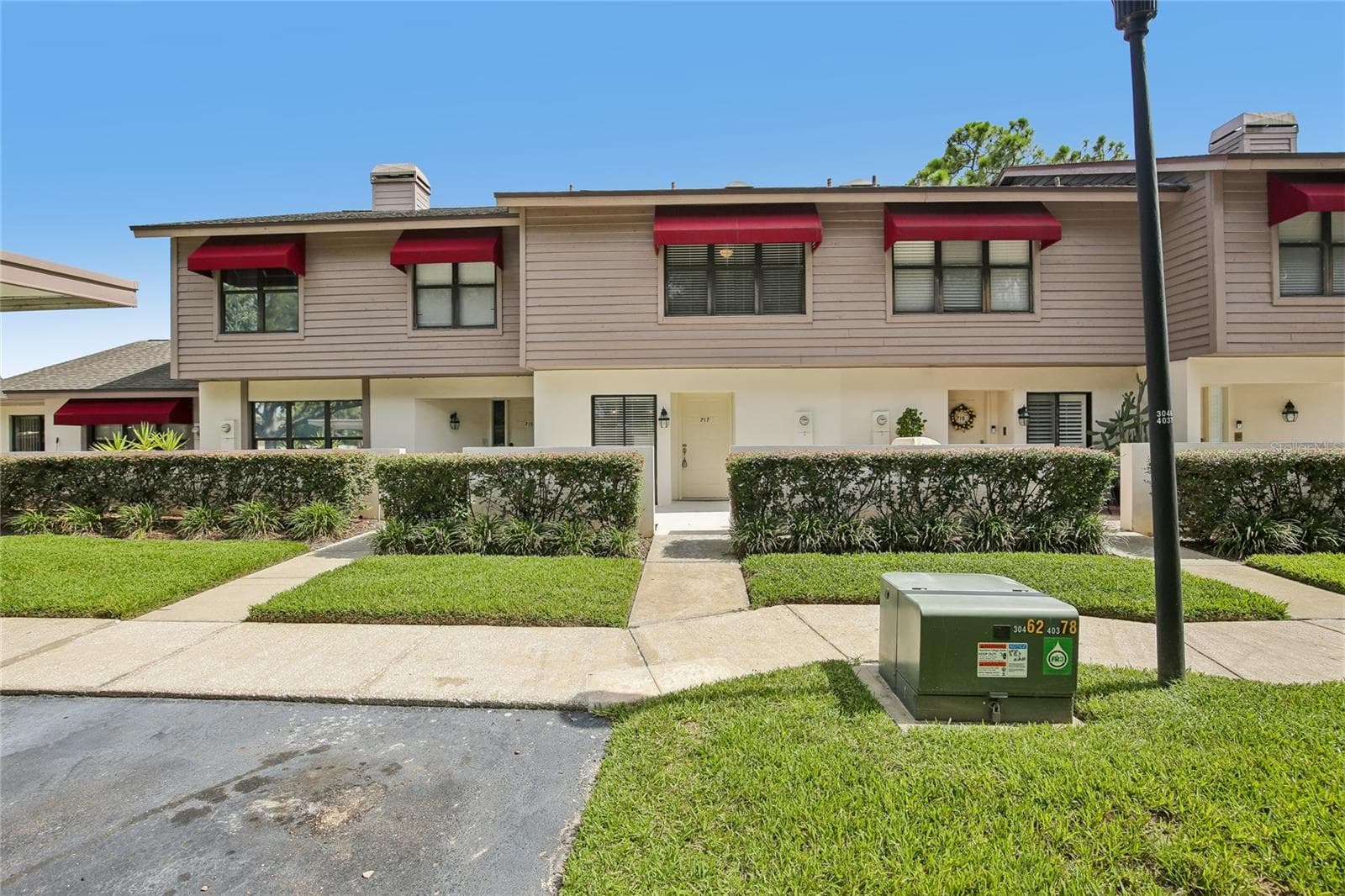 717 Oak Park Pl photo 3