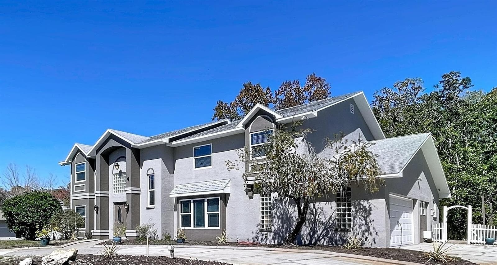 10655 Lakeview Dr