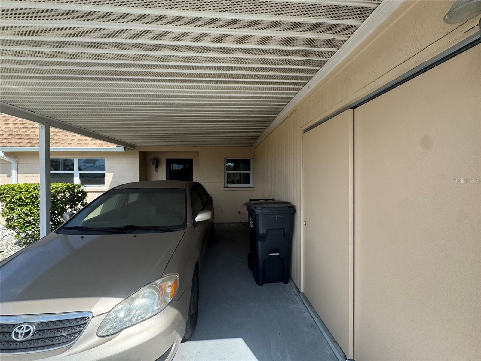 652 Park Cir photo 3