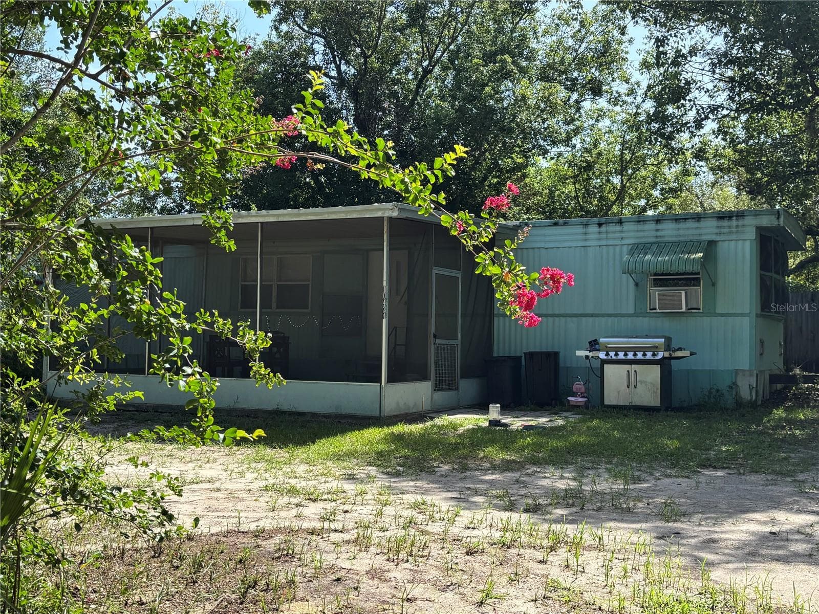 10416 Hudson Ave photo 4