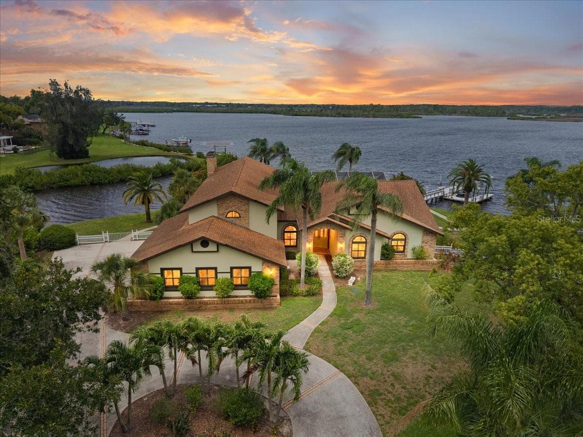 1589 Mary Ln