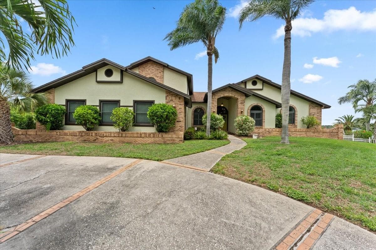 1589 Mary Ln photo 3