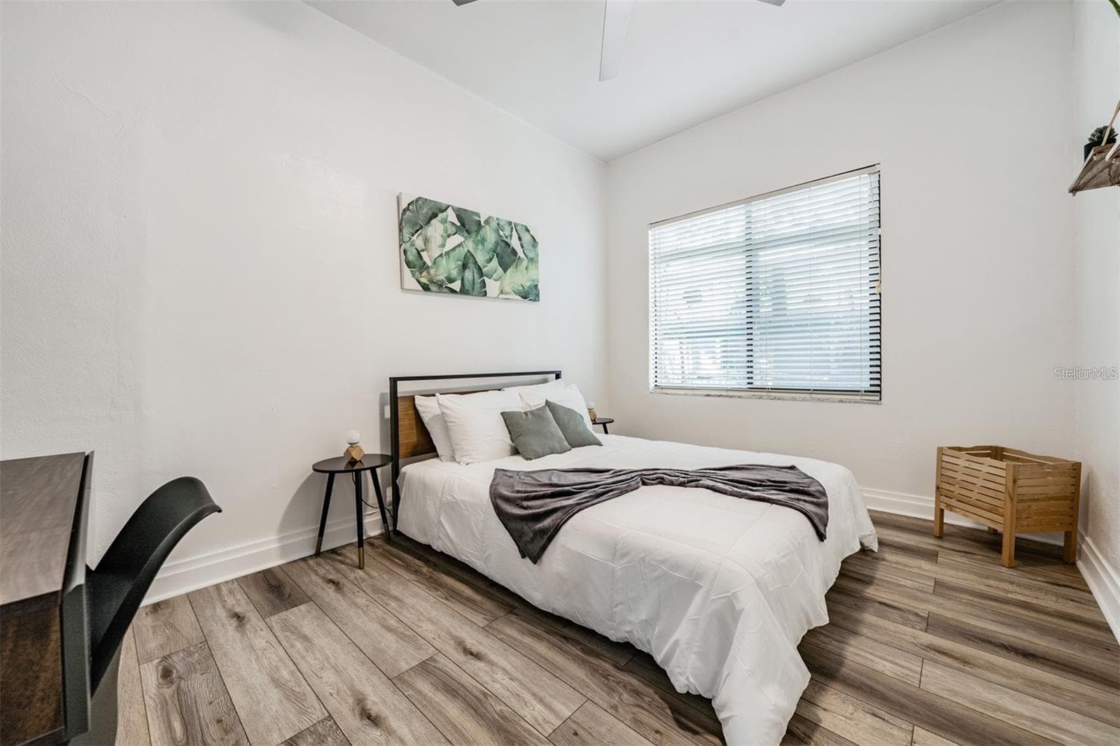 2325 W Green St photo 5