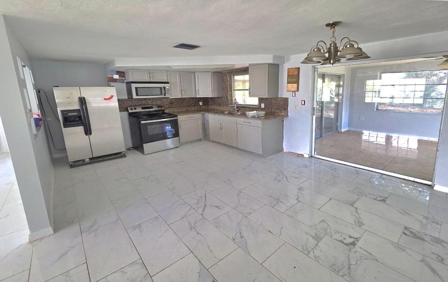 3150 Fairmount Dr photo 5