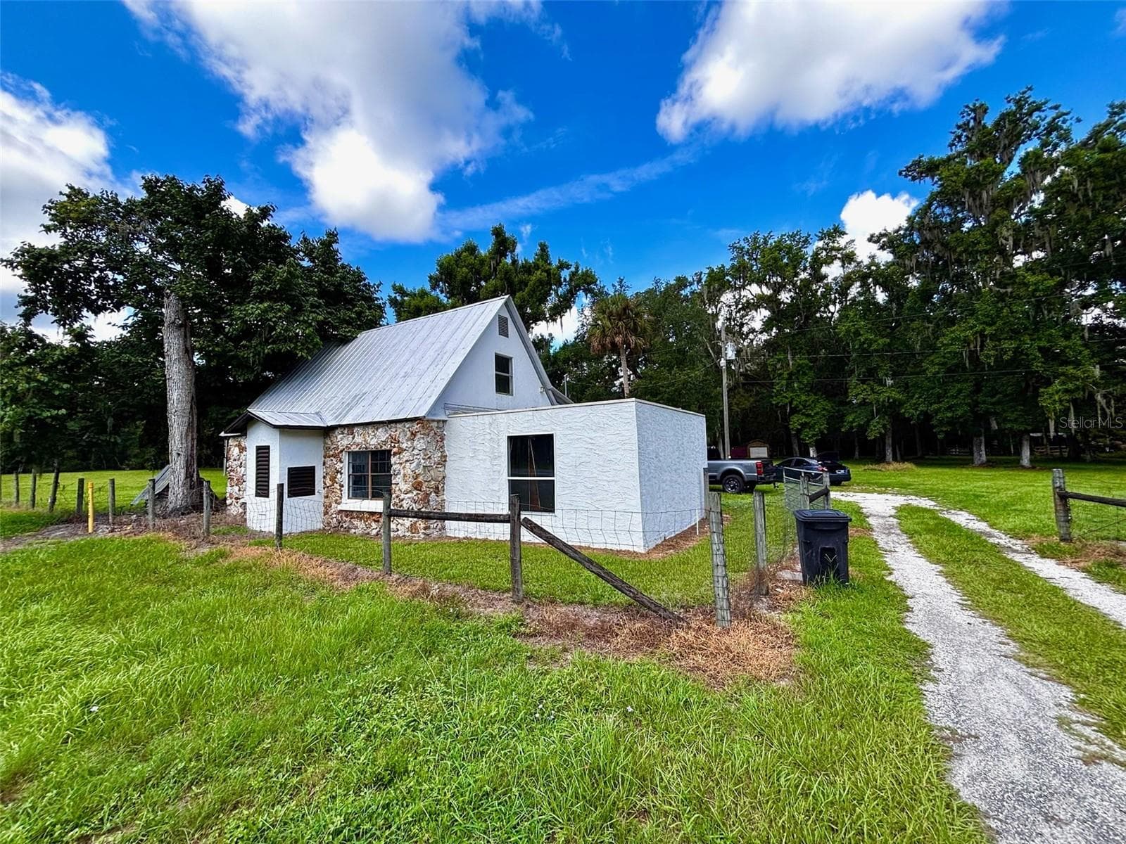 9499 Treiman Blvd photo 3