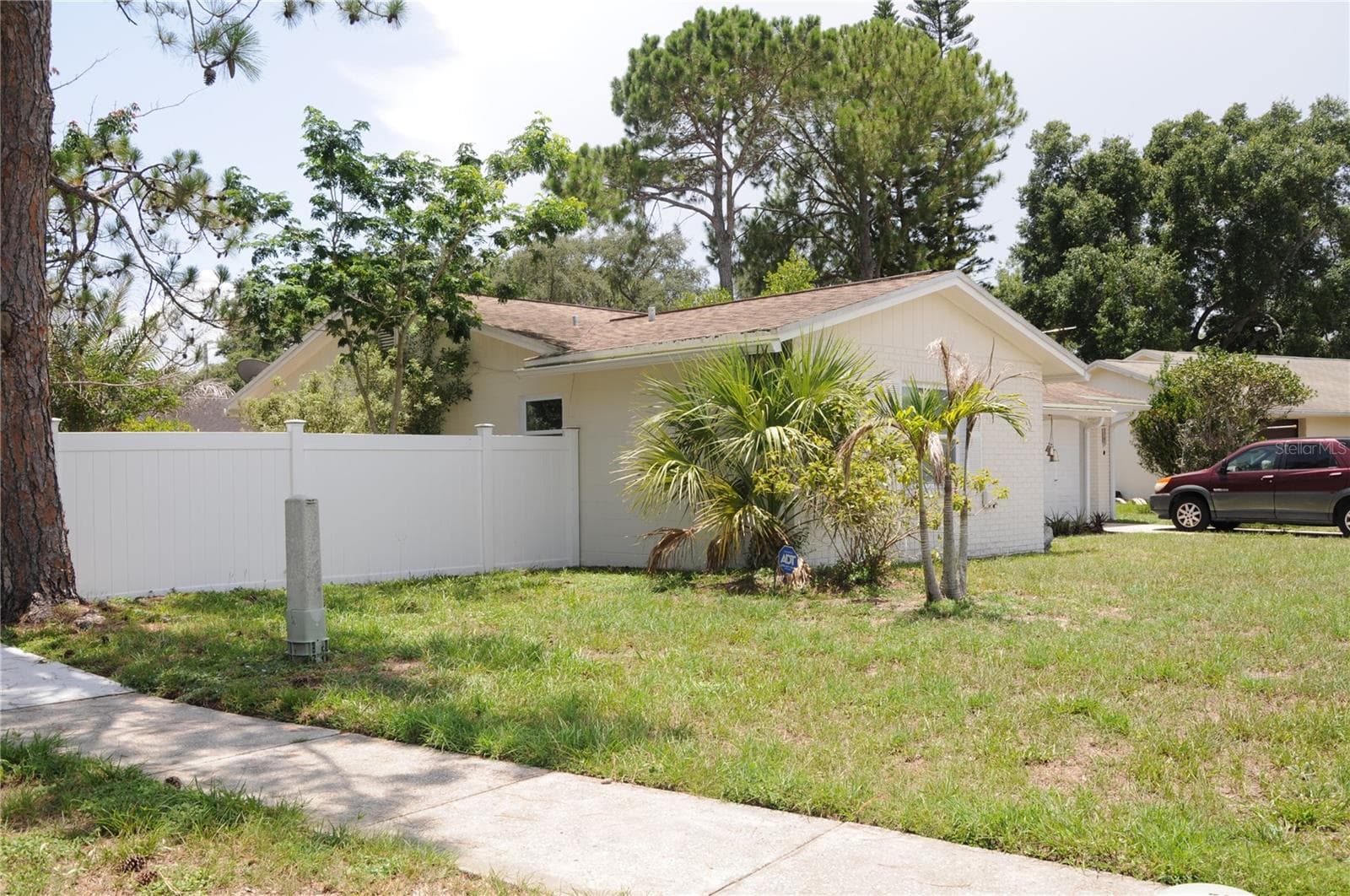 8002 Woodvine Pl photo 3