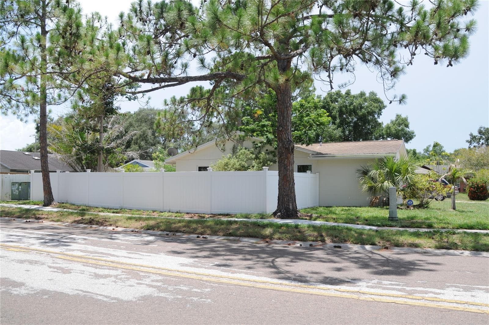 8002 Woodvine Pl photo 4